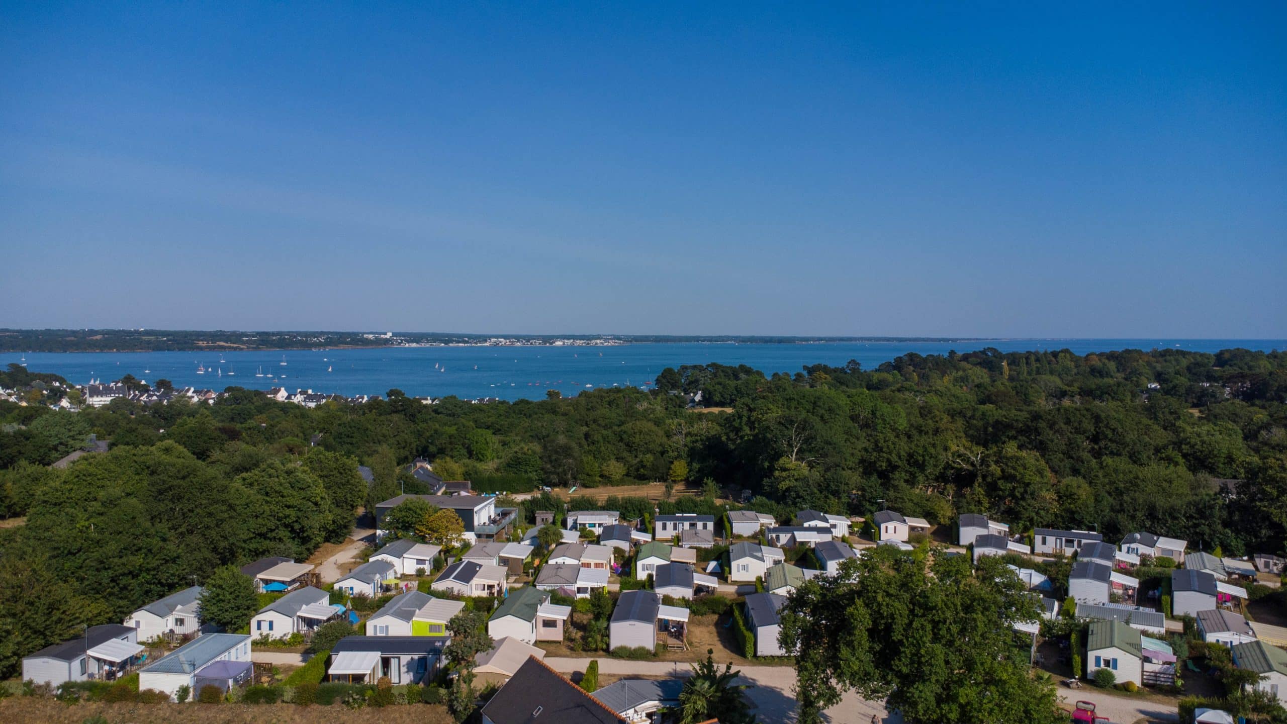 Vue du ciel du camping de Kersentic 
- Camping Fouesnant dans le Finistère sud