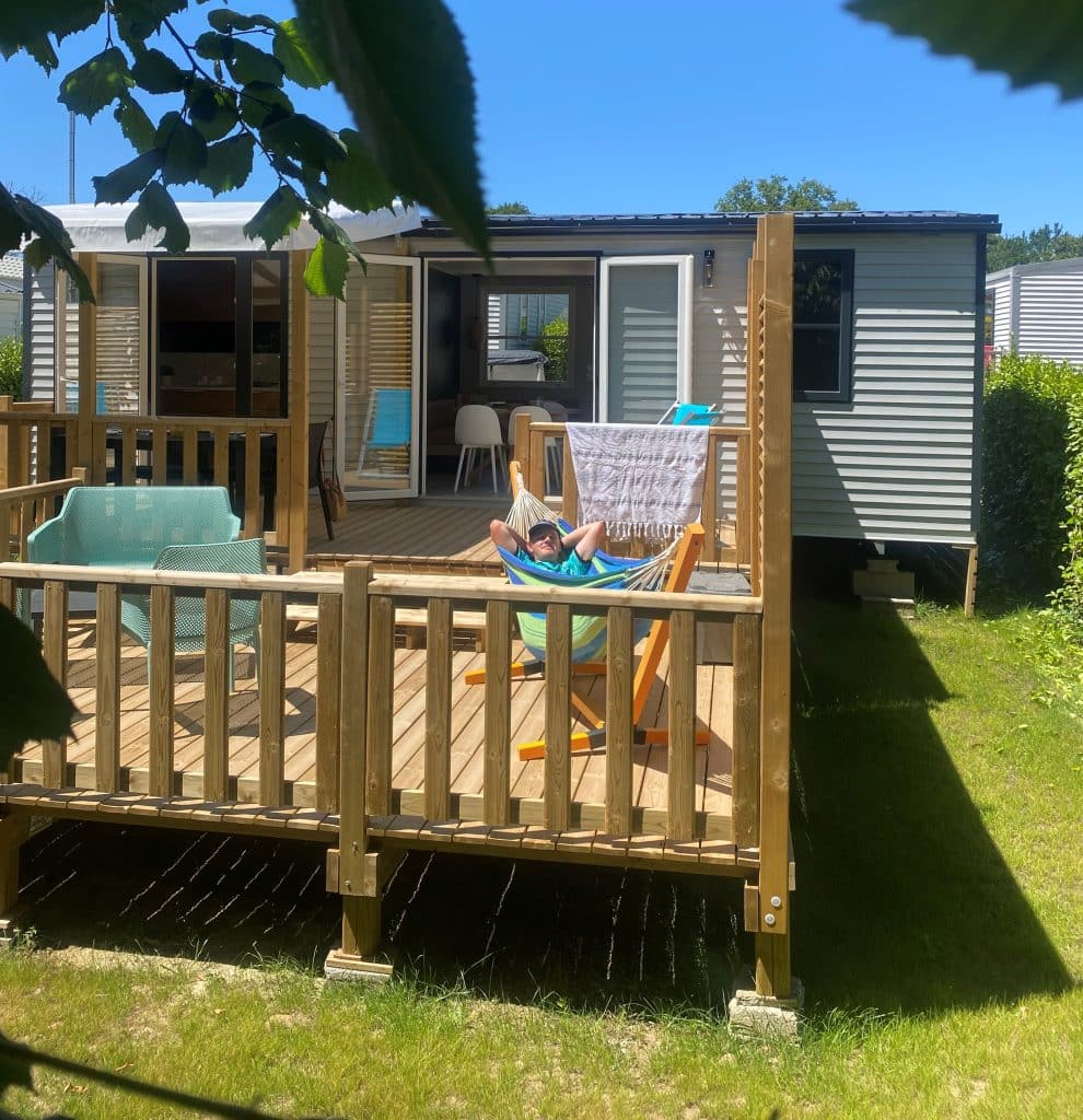 Terrasse d'un mobil-home à Fouesnant en Bretagne