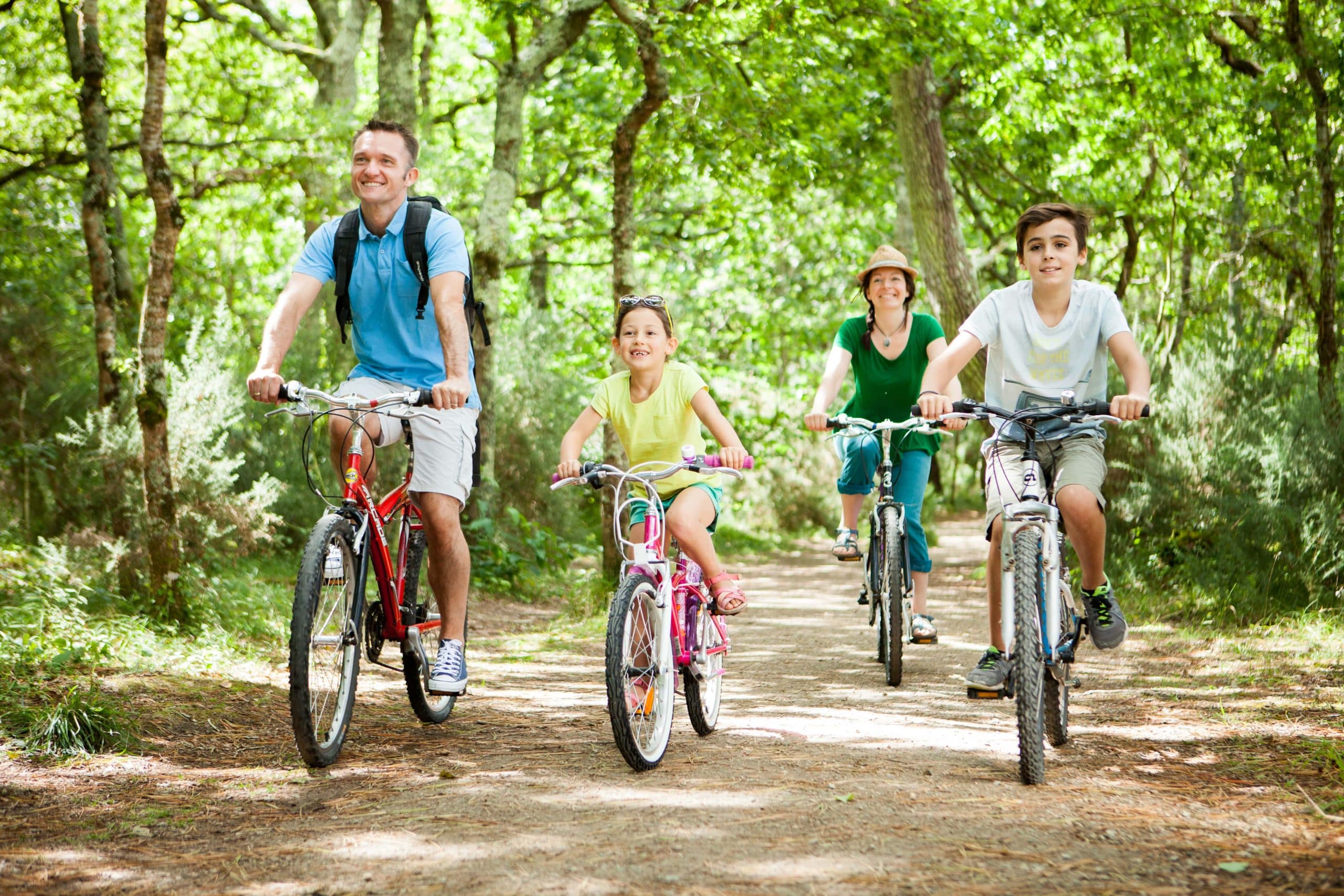 Sortie à vélo en famille depuis le camping dans le Finistère - Camping de Kersentic à Fouesnant